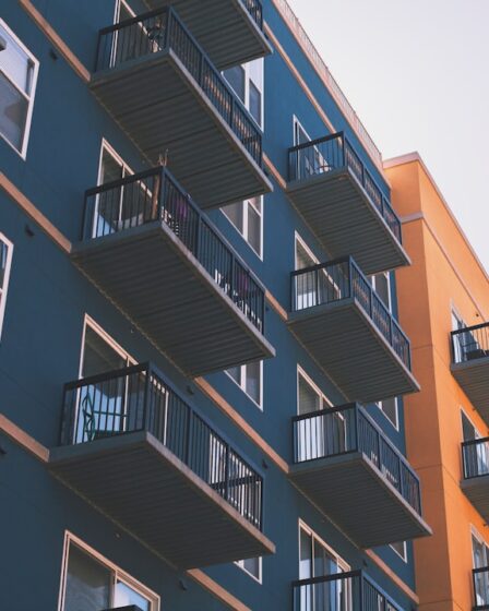 Zakup mieszkań deweloperskich - poradnik i wskazówki 5 Photo Apartment building